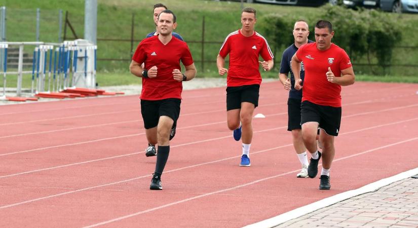 Éhgyomorra síp nélkül futottak - Fotókkal