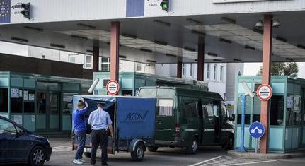 Áldatlan állapotok uralkodnak a tompai határátkelőhöz vezető úton