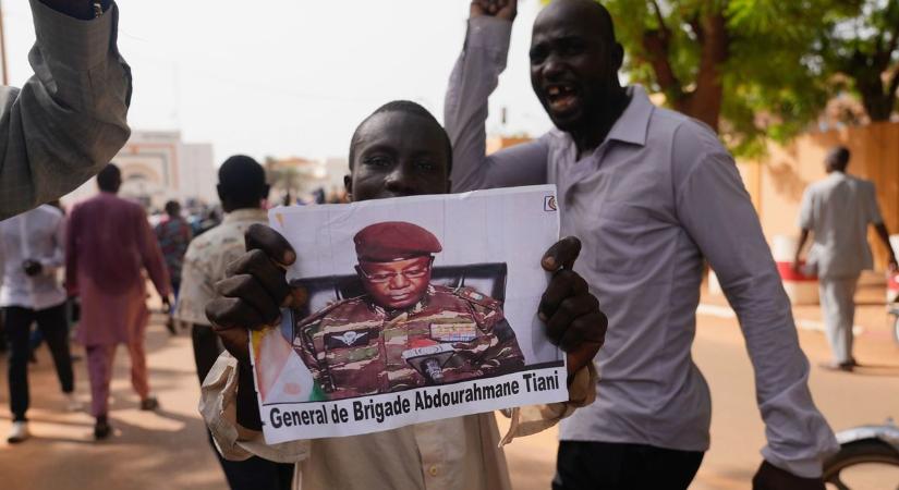 Nigerben 180-nál is több kormányzati politikust tartóztatott le a katonai junta