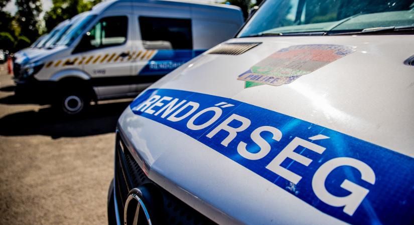 Migránsokat szállító autó sodródott le az M5-ösön, egy gyerek meghalt