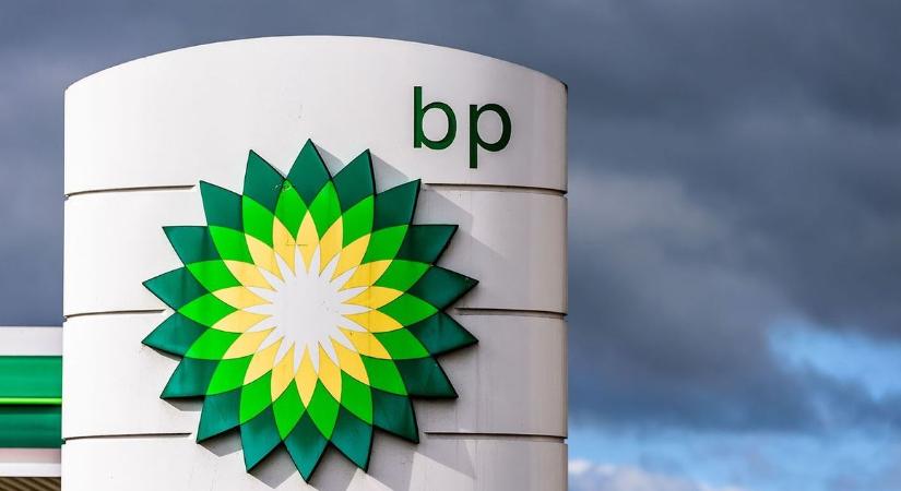 Osztalékemeléssel feledtetné 70 százalékkal zuhanó profitját a BP