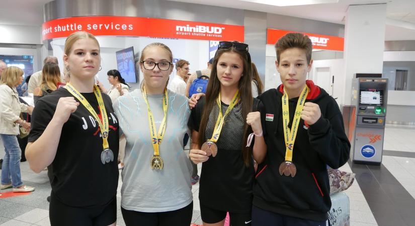 Junior ökölvívó Eb - Budai Flóra arany-, Kapcsos Vivien ezüstérmes