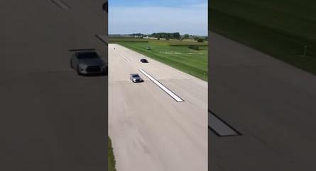 Állva hagyta az 1000 lóerős Nissan GT-R az 1500 lovas Bugatti Chiront