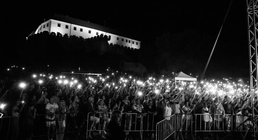 A nyár legnagyobb bulija startol Siklóson: Wellhello, Dzsúdló és a Republic erősítésével