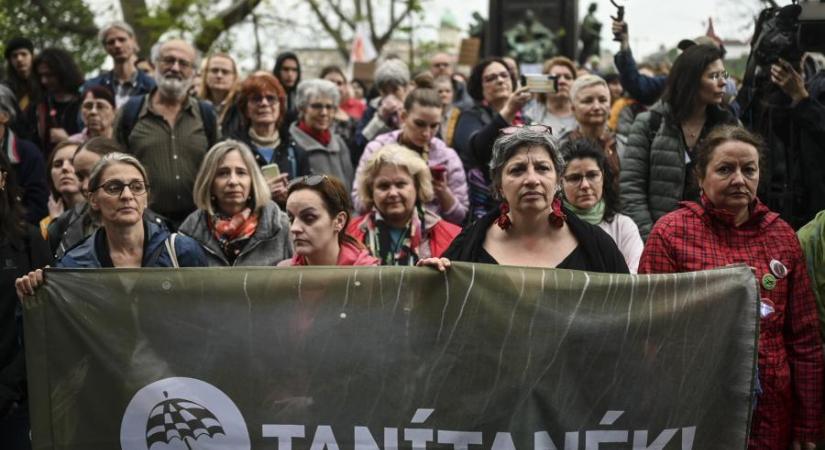 Kiderült, a Pedagóguskar és a rektorok írják a tanárok esküszövegét