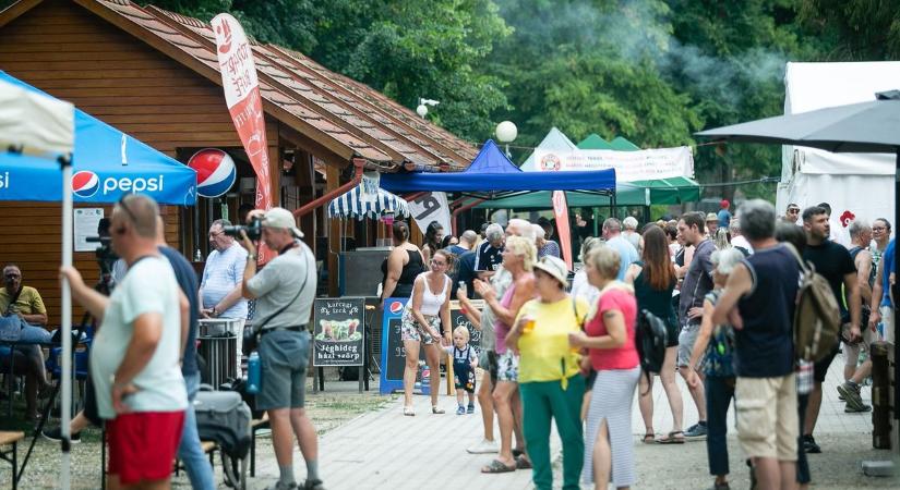 Rétesnapok Felsőtárkányban és Rock fesztivál Egerben, sok borral