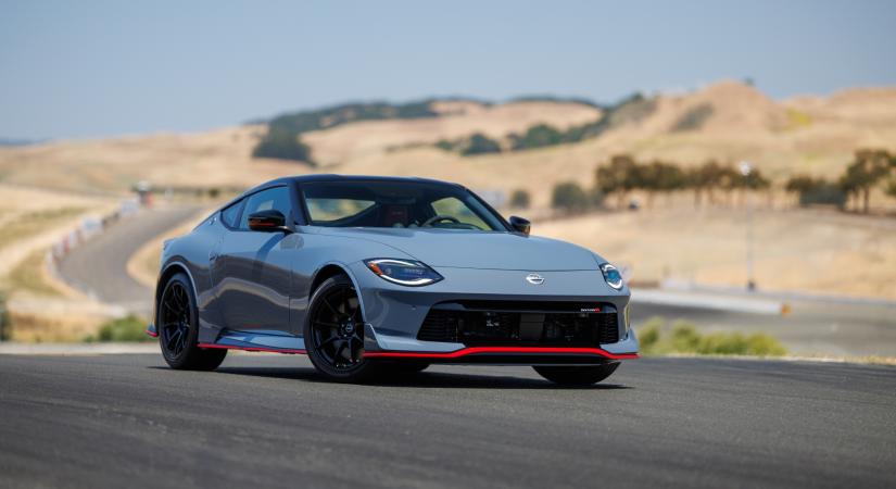 Pengeéles sportautó a Nissan Z Nismo