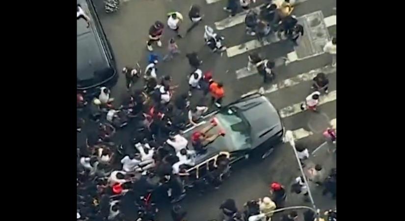 VIDEÓ: Káoszt okozott felhívásával egy közösségi médiasztár New York belvárosában