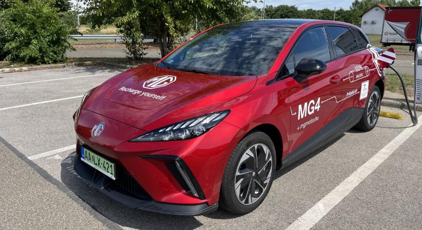 Teszten Magyarország első kínai villanyautója: ár-érték bajnok lesz az MG 4?