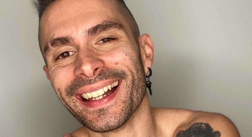 ByeAlex olyanért sír, hogy félrenyeled a kötelező akciós farhátat