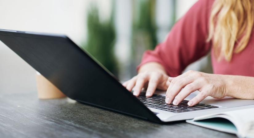 Cenzúrázzák a techcégek a jobboldali tartalmakat
