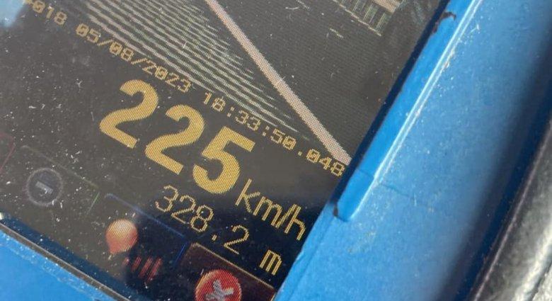 Több mint 220-szal száguldott egy Hargita megyei sofőr az autópálya Hunyad megyei szakaszán