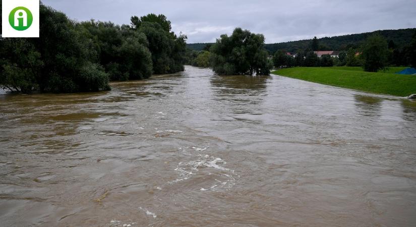 Nagy a készültség a gáton – éjfélkor tetőzhet a Mura