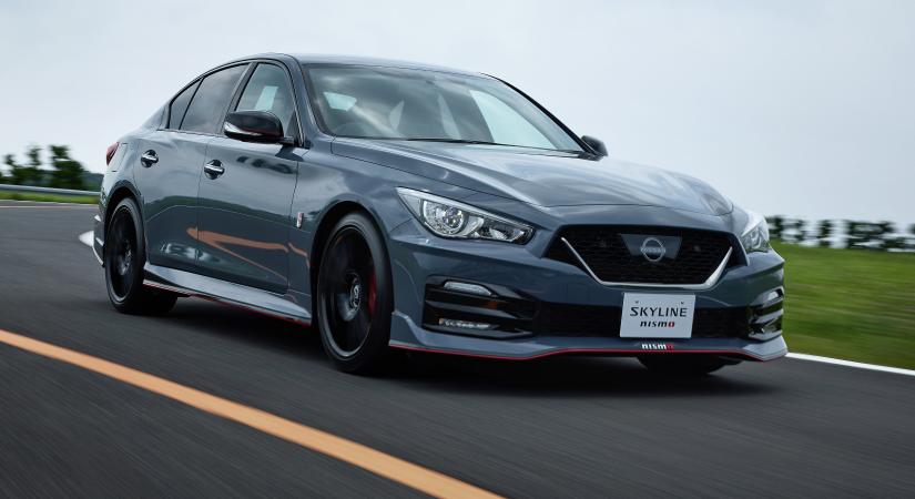 420 lóerős szedánt villantott a Nissan