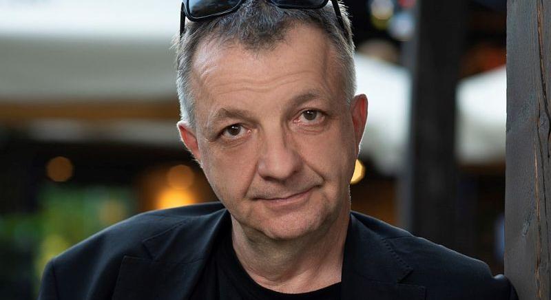 Újra kitálalt az ősfidezses Pesty a „Lölő-jelenségről”: Egybites arcok birtokolnak hatalmas vagyonokat