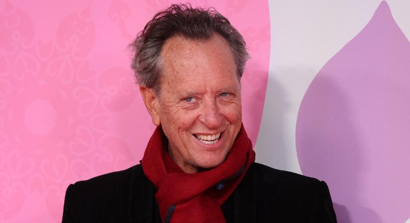 Az Operaház a világsztároknak is teltházas, de az Oscar-jelölt Richard E. Grant az állóhelynek is örült