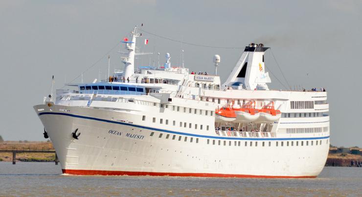 Hollandia megtelt, már turistahajókon helyezik el a migránsokat