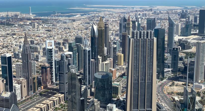 Ahonnan gyermekjátéknak tűnik Dubaj: ilyen a kilátás a Burj Khalifáról