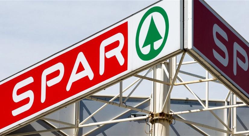 Gyomorforgató dolgot talált a Sparos húsban, felbőszült a vásárló