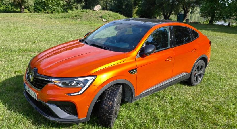 Egy családi sportos SUV – Renault Arkana TCe 140 EDC mHybrid