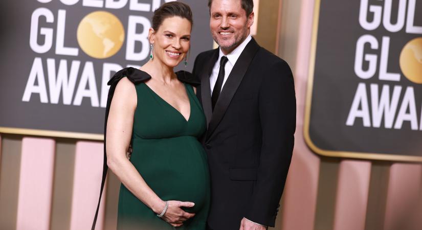 Hilary Swank bombaformában szörfözik 4 hónappal a szülés után