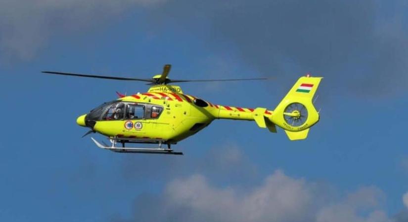 Karambol Kiskunfélegyháza és Jászszentlászló között: mentőhelikoptert is riasztottak a balesethez