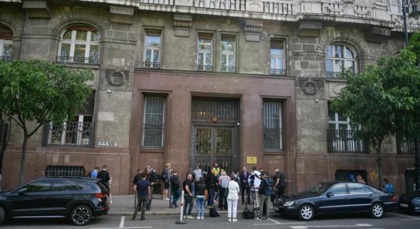 Román zászlóval és egy cigiző kamasz képével hackelték meg az Igazságügyi Minisztérium egyik aloldalát