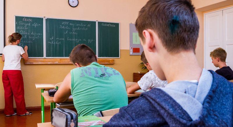 Pintérék bicskanyitogató választ adtak a tanévhosszabbítás miatt tiltakozó tanároknak