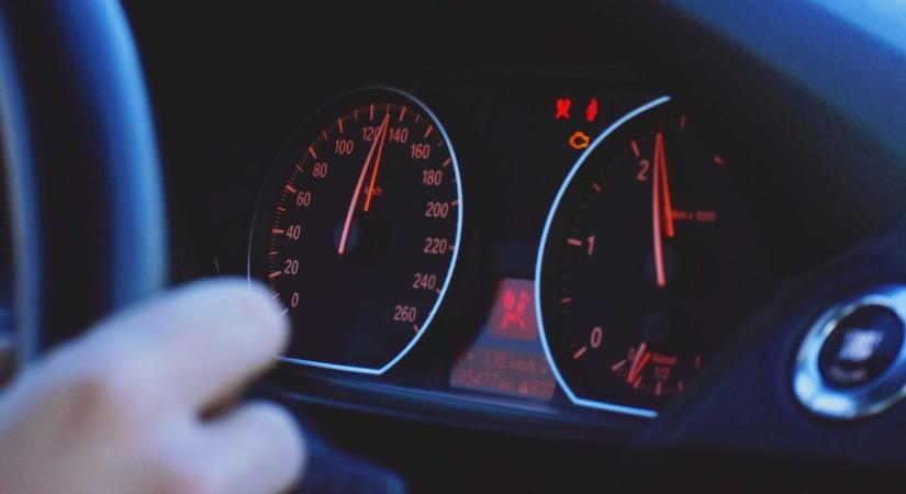 2 év alatt 12 alkalommal indult közeledési szabálysértés miatt eljárás a felelőtlen sofőrrel szemben