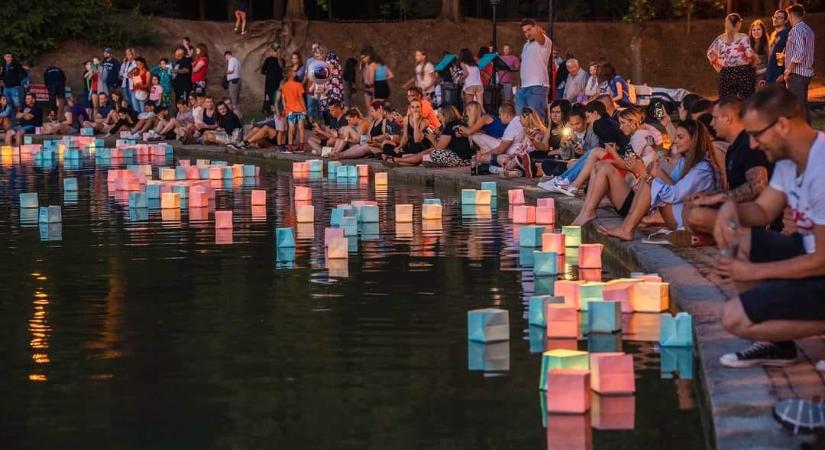 Gyertyaúsztatással várja a Romantika Fővárosa a szerelmeseket