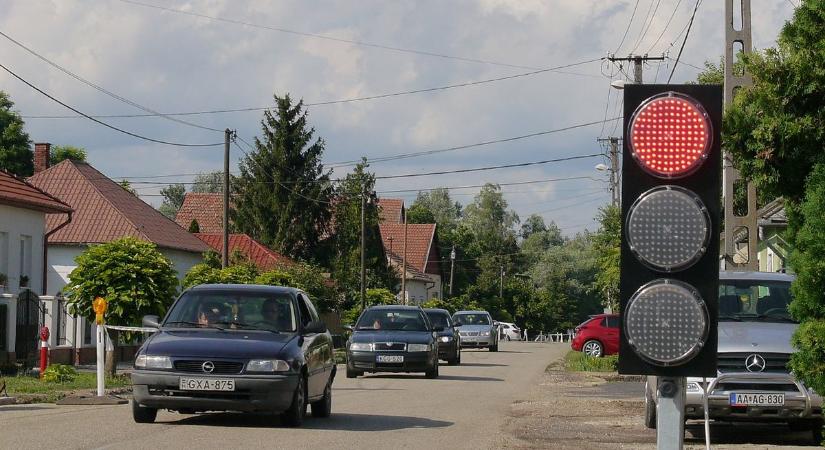 Útjavítás miatt jelzőlámpás irányítás