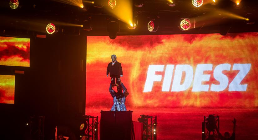 Több ezren skandálták Krúbi szigetes koncertjén, hogy „mocskos Fidesz”