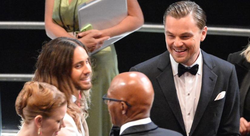 Valentin-napi édességként ürüléket küldött Leonardo DiCapriónak és Jared Letónak egy lelkes környezetvédő