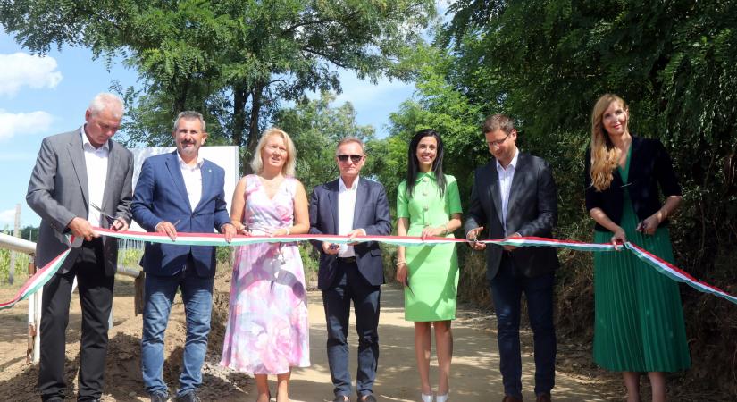 Két dűlőút készült 620 millióból, jövőre esküt kell tenniük a tanároknak