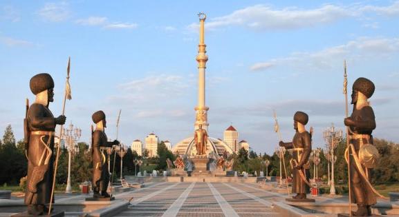 Türkmenisztán és Szijjártó Péter együtt harcol a világbékéért