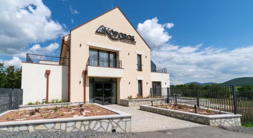 Megnyitott Tokaj-Hegyalja legújabb büszkesége – Hotel Kőporos Hercegkút