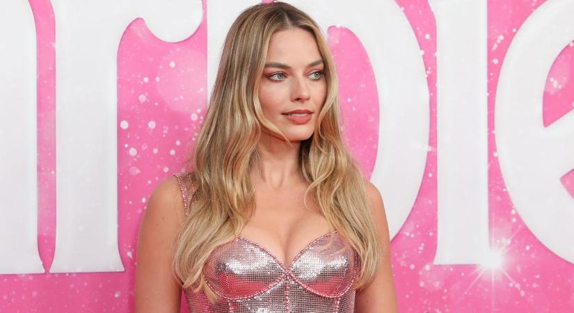 Felfoghatatlan összeg: 113 millió forintot fizetnének Margot Robbie lábvillantásáért - Az Ön fantáziáját is ennyire beindítja?