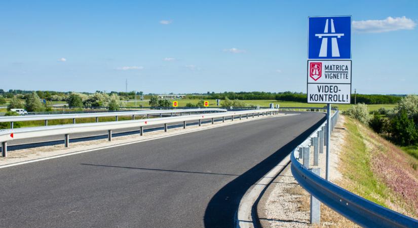 Itt vannak az első számok: brutálisan megdrágul a pályamatrica Magyarországon
