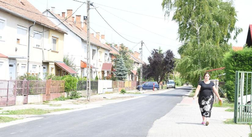 Befejeződtek a munkálatok a fegyverneki Hársfa úton