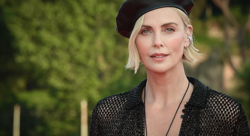 Charlize Theron köszöni szépen, de nem volt arcplasztikája