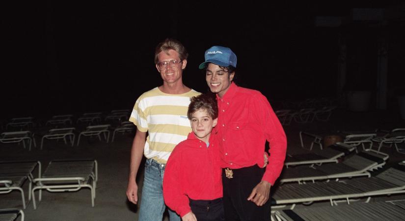 Mégis folytatódnak a Michael Jackson elleni szexuális zaklatással kapcsolatos perek