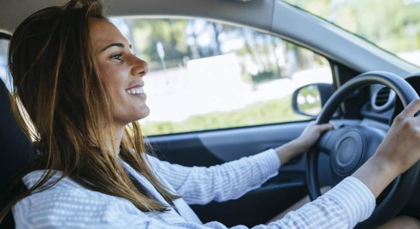 Sokan nem tudják a választ erre a 8 KRESZ-kérdésre - Szabad kijelölt gyalogos-átkelőhely előtt előzni?