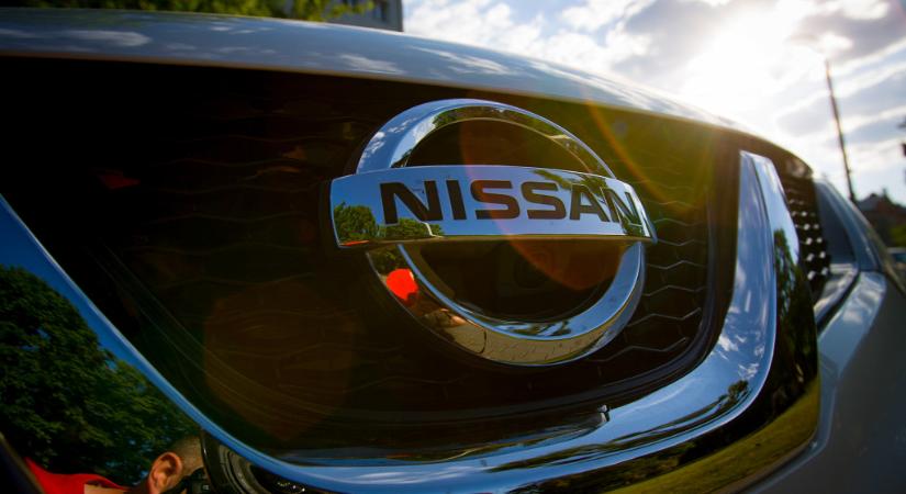 Több százezer autót hív vissza a Nissan, életveszélyesek lehetnek