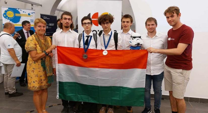 Magyar sikerek a Közép-Európai Informatikai Diákolimpián