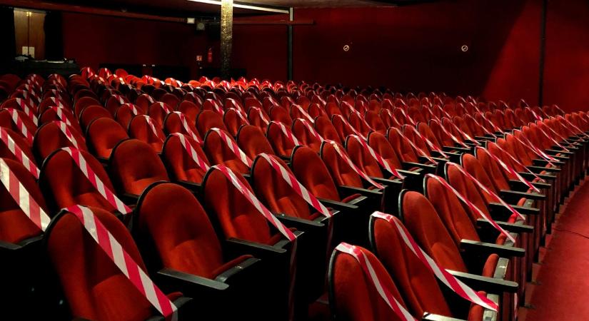 „A független kultúra szisztematikus kivéreztetése zajlik” – belefáradtak a kötéltáncba, befejezi működését az Átrium Színház