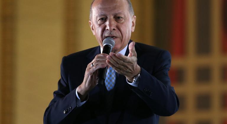 A nemzetközi jogász szerint a török elnök testőrsége indokolatlanul támadt rá Bán Tamásra
