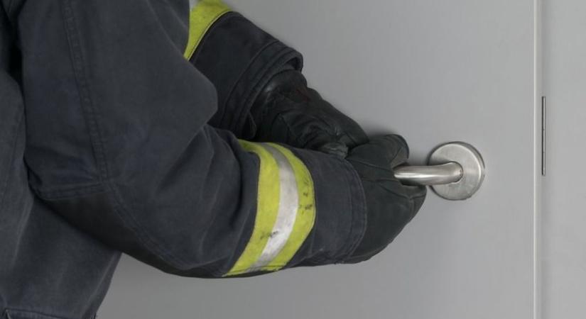 Ajtófelnyitás miatt vonultak a tűzoltók Salgótarjánban