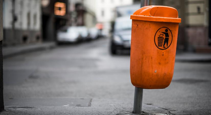 Iszonyú szeméthegy borította be a fővárost: 100 ember takarított órákon át, hogy megszabaduljanak tőle
