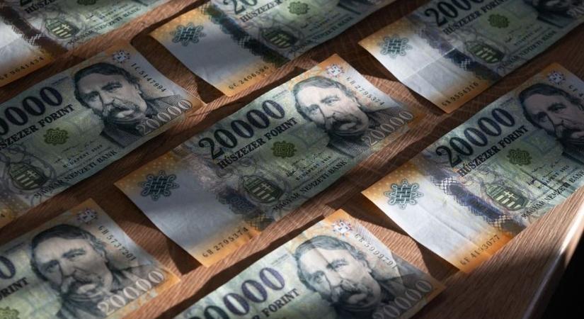 Napok óta egy mozgóátlagon hintázik a forint - az OPUS lett a BÉT éllovasa