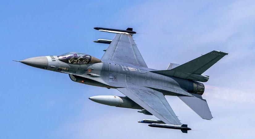Hollandia 42 F-16-os vadászgépet ad Ukrajnának, de csak 2024 végén